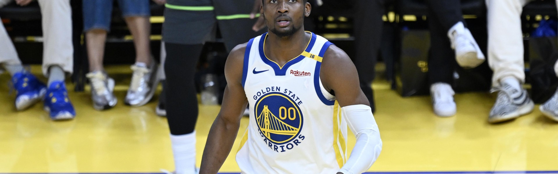 勇记：若库明加签了资质报价 那他将毫无交易价值