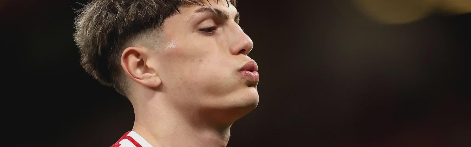 乔·科尔：加纳乔需要与吉滕斯竞争，他必须脚踏实地